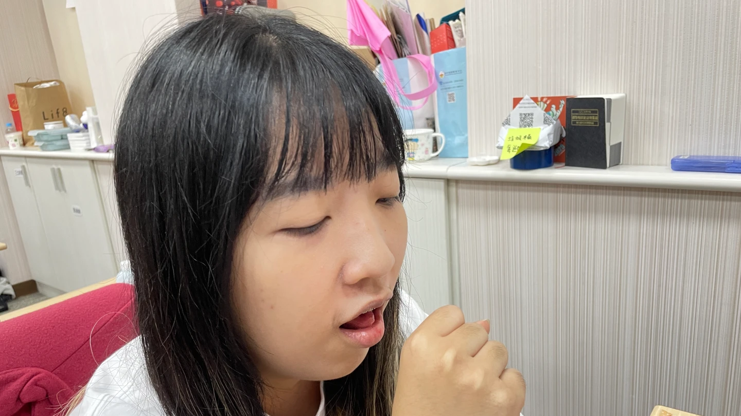 中醫師提醒,秋天燥熱之氣容易傷肺,乾咳患者逐漸增多。圖非當事人,賴昀岫攝