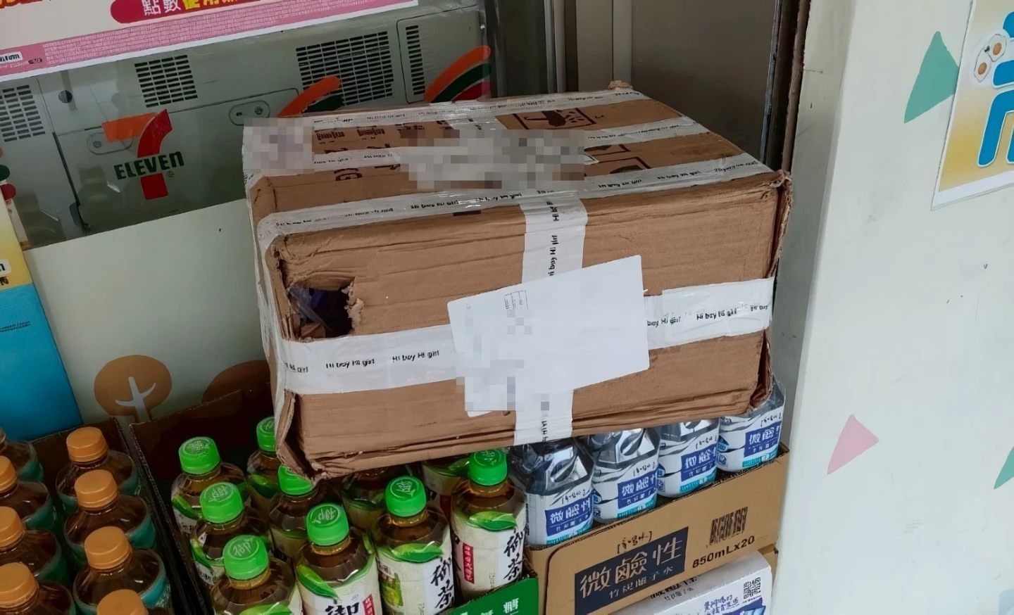 超商包裹跑出鬆獅蜥。新北動保處提供