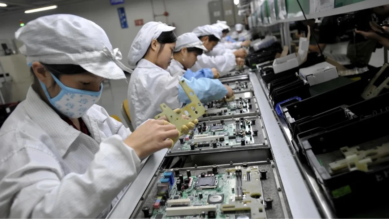 鴻海深圳廠組裝線。資料照。法新社