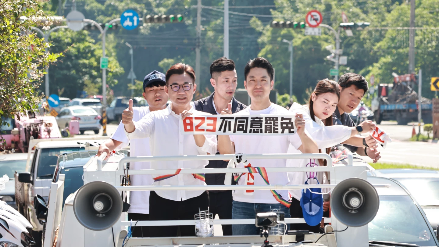 台北市長蔣萬安今天南下台中,陪同江啓臣進行車掃。江啟臣服務處提供