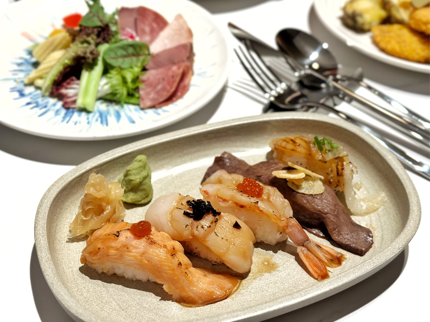 日本料理區「盛」-現做炙燒握壽司,有干貝、和牛等品項。劉沛妘攝
