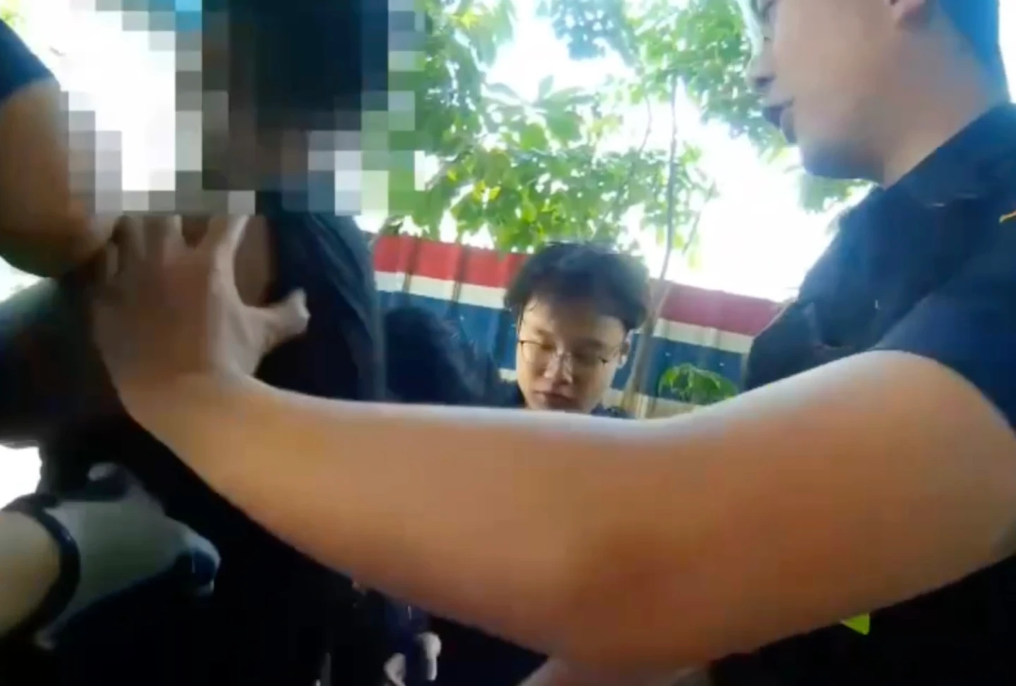 警方循線在加油站洗車場逮捕王男。民眾提供