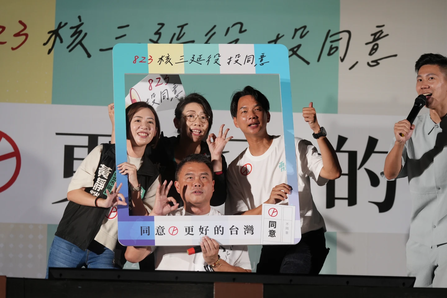 民眾黨北市議員上台宣講。陳卓邦攝