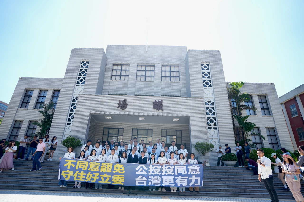 國民黨全體黨籍委員召開不同意罷免守住好立委公投投同意台灣更有力記者會。梁建裕攝