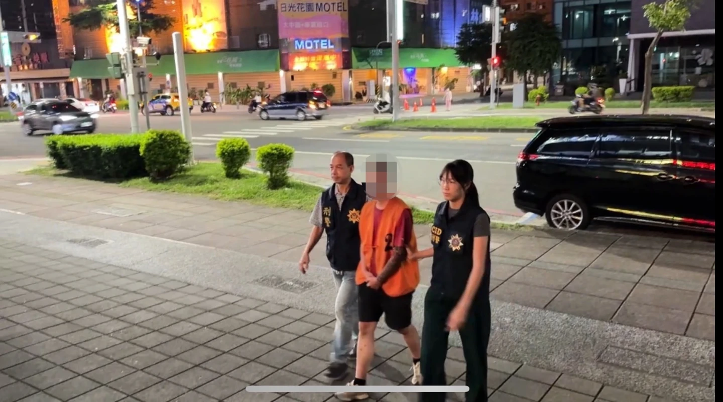 警方逮補權利車車主到案。警方提供
