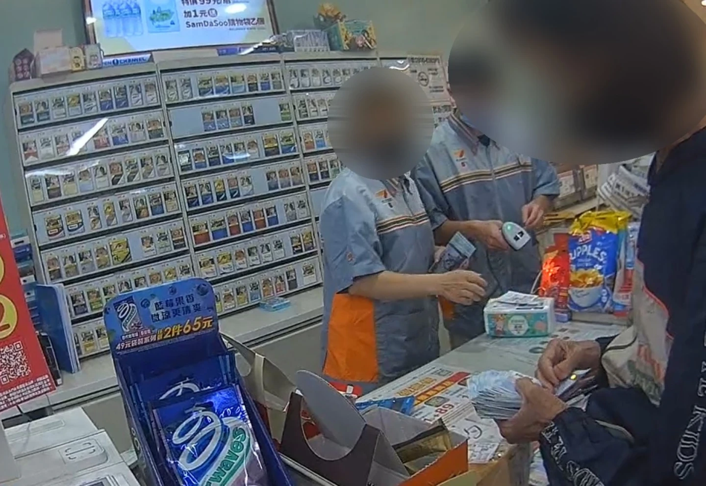 台中市73歲林姓婦人,誤信詐騙圈套,到超商預購買高額點數,店員警覺暗中報警,在警方百般勸說下,終於讓林婦覺醒。警方提供