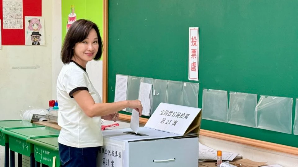 柯志恩昨天到投票所投票。取自柯志恩臉書