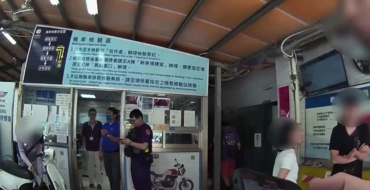 警方到場協處。翻攝畫面