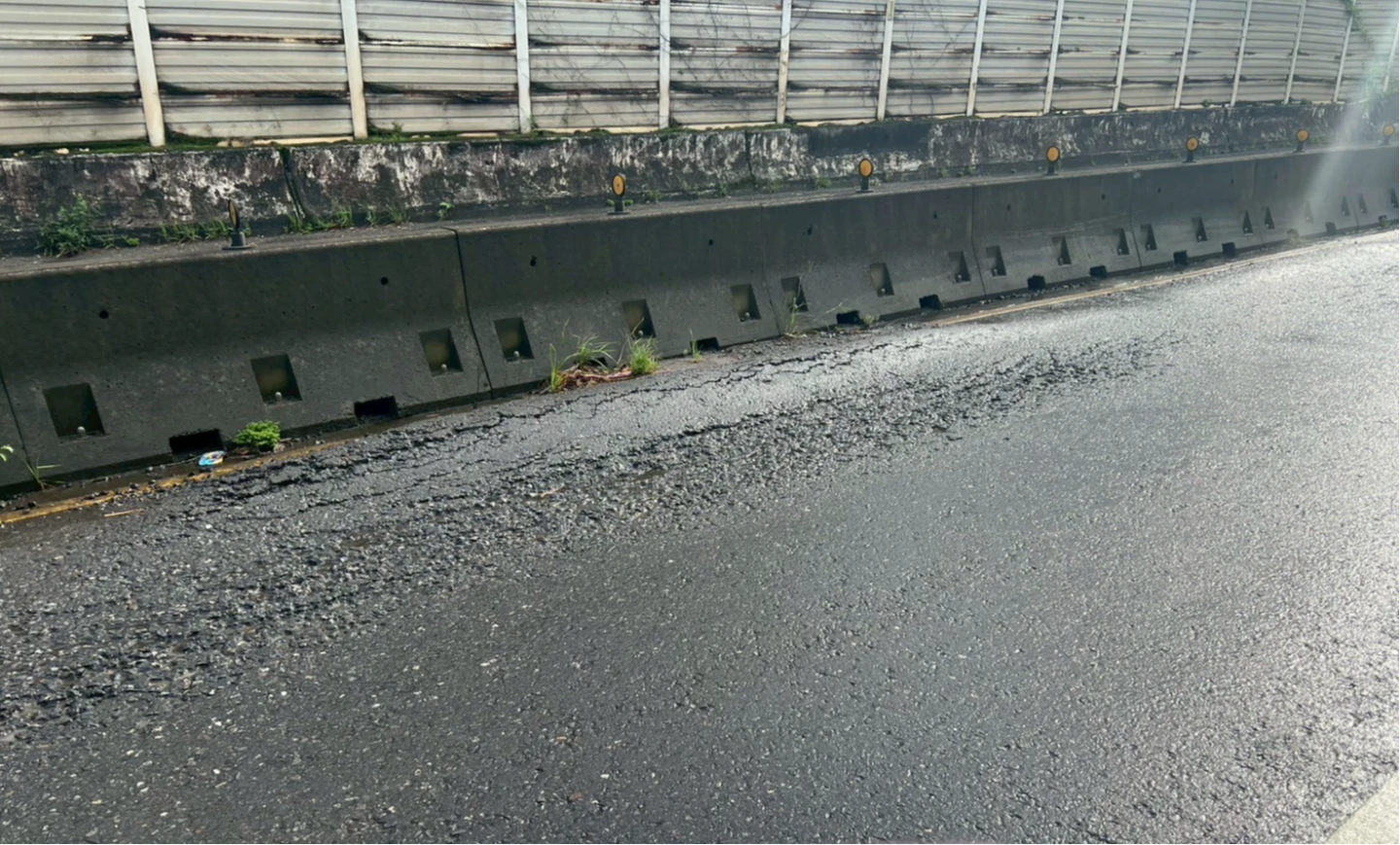 汐止貨櫃車聯絡道明天進行道路銑鋪工程。新北養工處提供