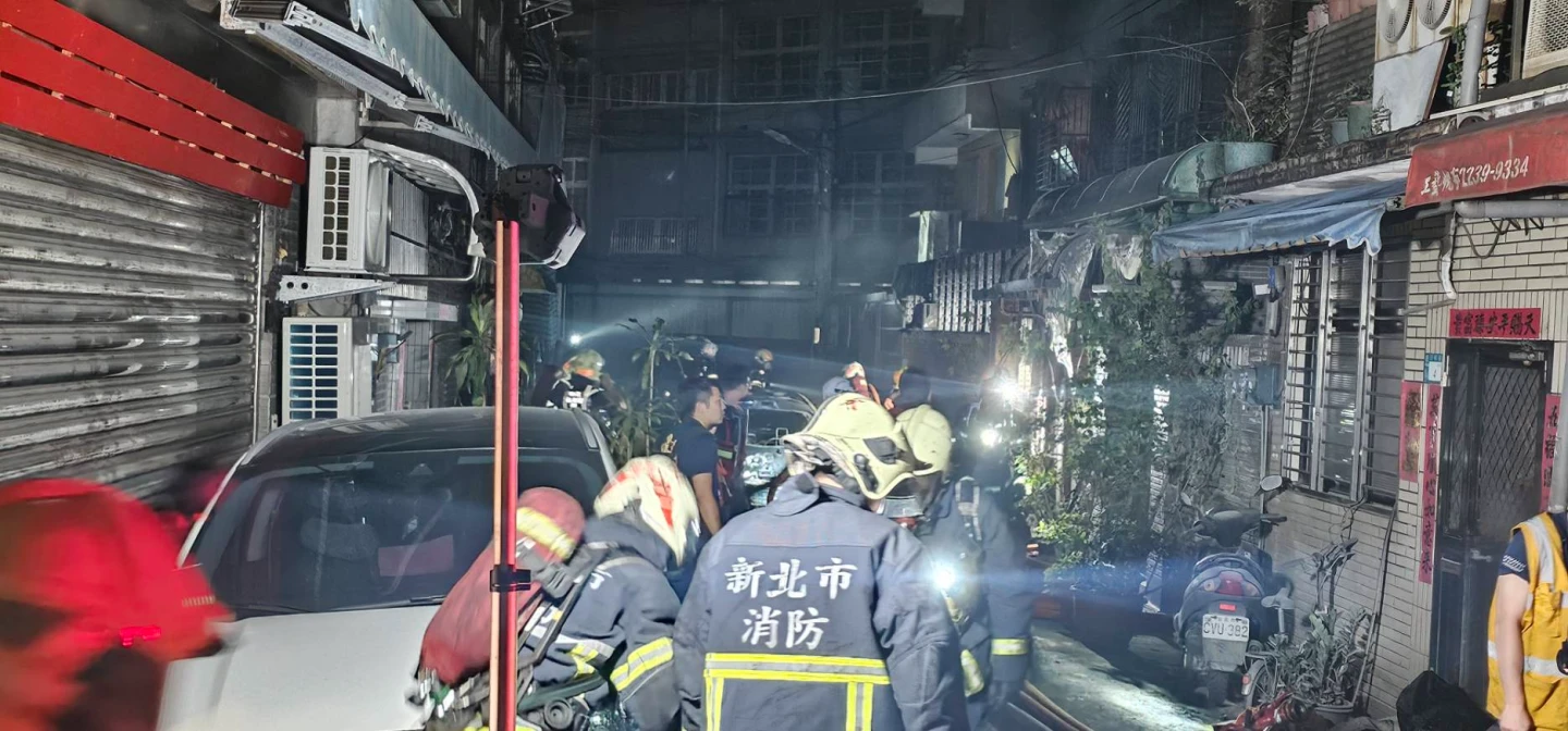火勢於凌晨3時34分撲滅。翻攝畫面