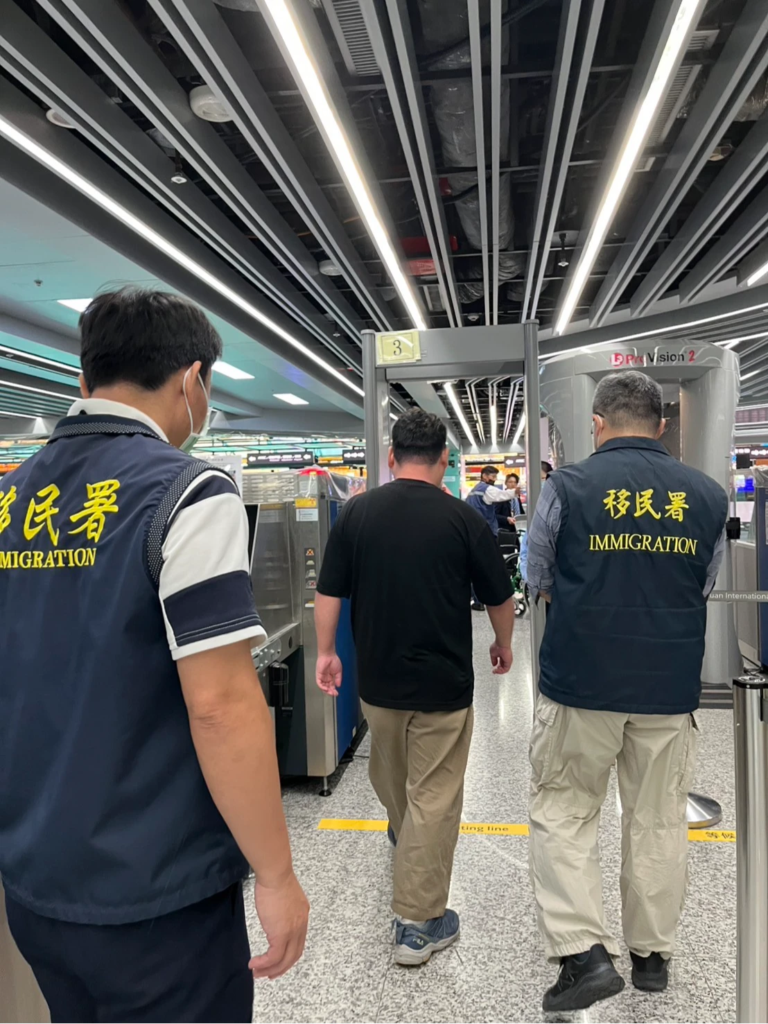 移民署強制驅離日籍男子。移民署提供