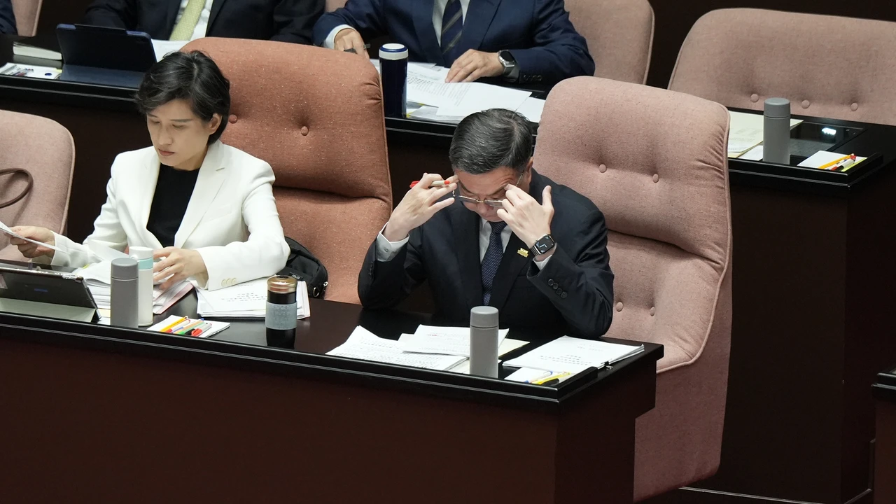 卓榮泰赴立院提出臺美關稅談判之進程、方針、原則及臺灣 產業可能遭受之衝擊影響評估專案報告並備備質詢。葉志明攝