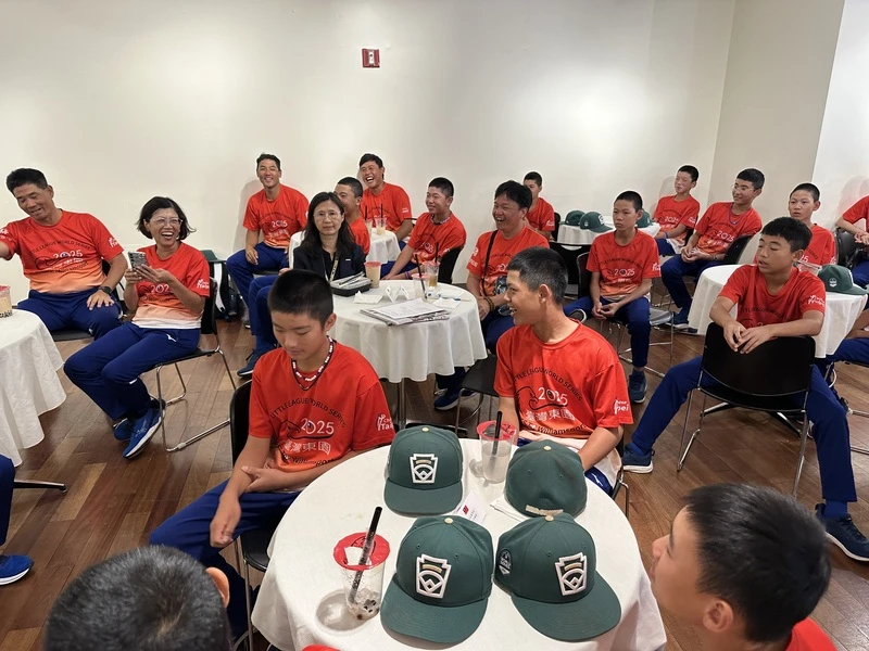贏得威廉波特世界少棒錦標賽總冠軍的台灣小球員,出席駐紐約辦事處的歡迎餐會。中央社