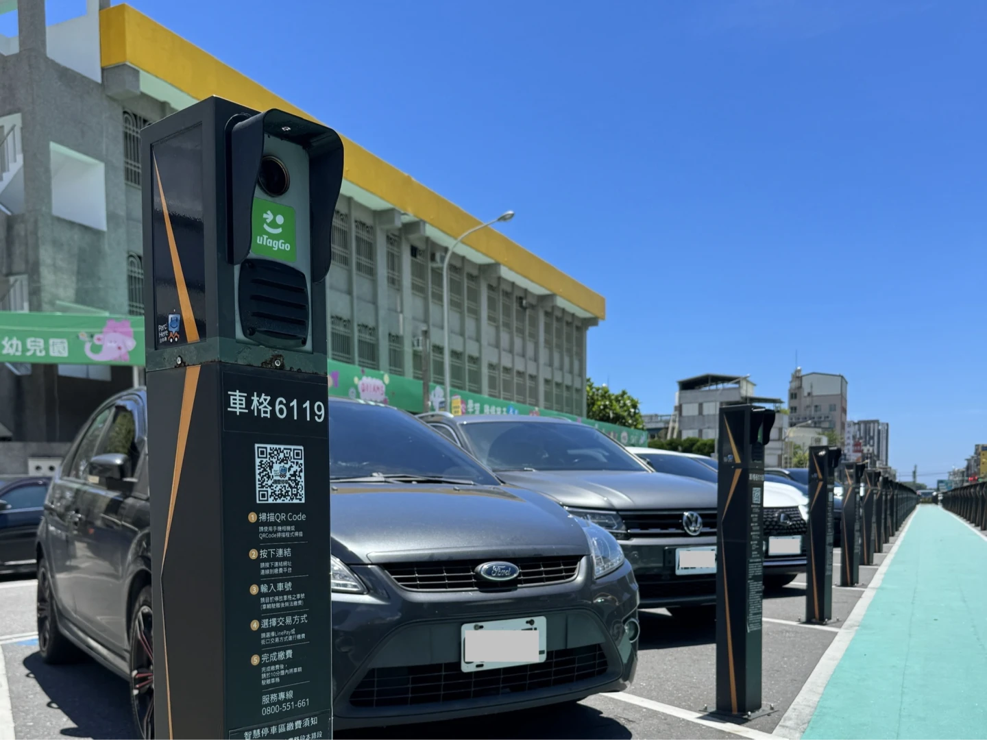 國雲攜手遠通電收響應花蓮智慧停車,「eTag 停車會員」看見智慧車柱貼有uTagGo綠色微笑標識,可享免掃碼、免操作App繳費。業者提供