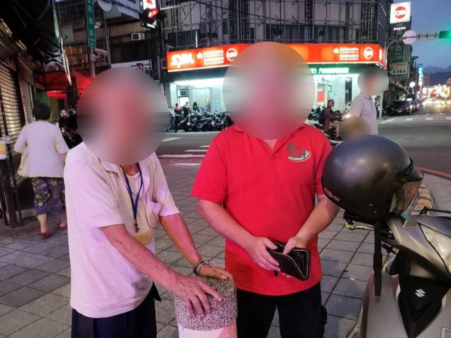 王男接獲警方通知,急忙趕到現場帶父親返家。警方提供