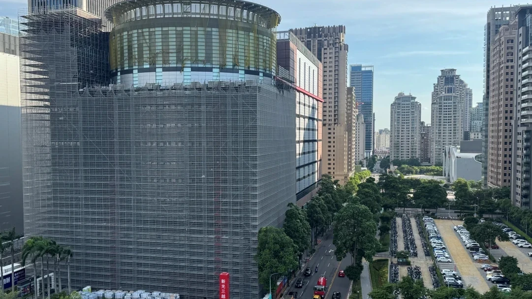 台中新光三越中港店緊鑼密鼓進入最後修復工程,設置300組天然氣偵漏器。業者提供