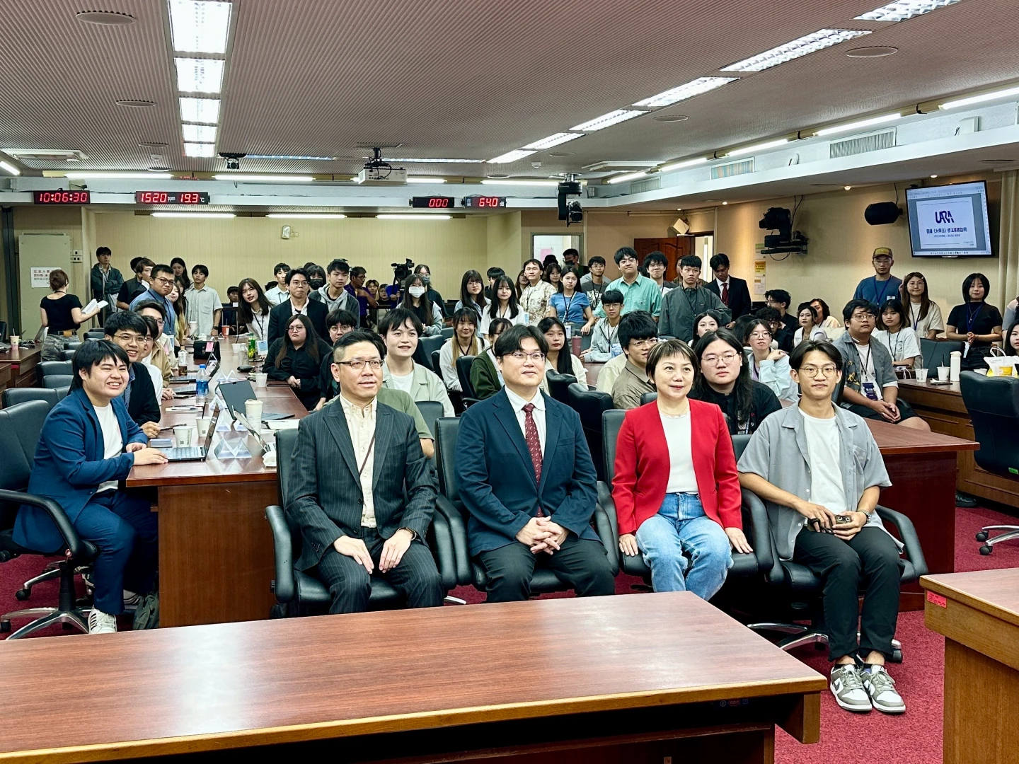 民進黨立委范雲及學生團體舉行「大學法修法暨2025年學生會與教育部次長有約」座談會。王良博攝