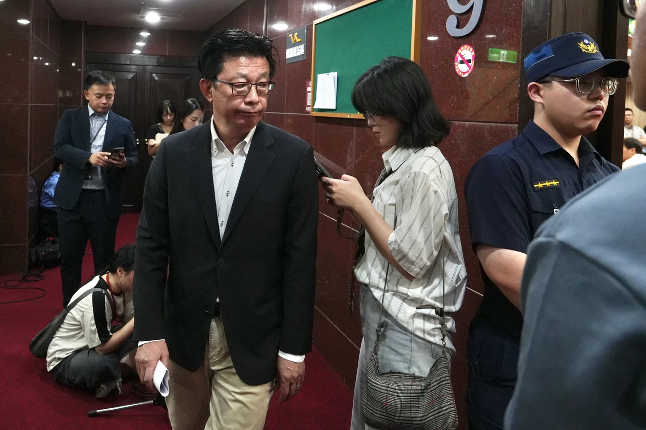 綠委郭國文表態簽連署。林林攝