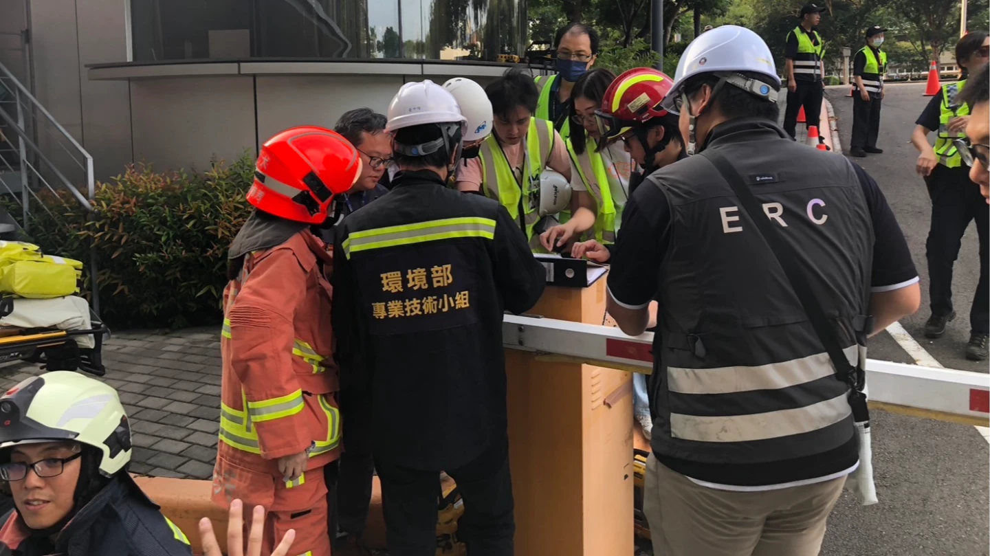 環境部人員抵達廠區了解。中市消防提供