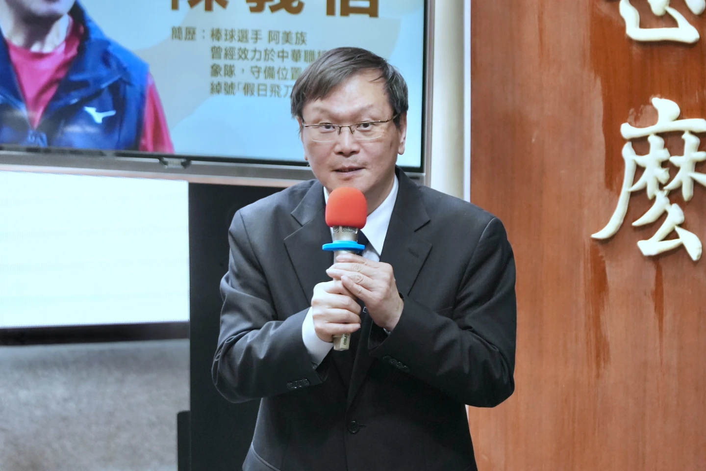 衛福部準常務次長莊人祥說,在疾管署工作20年,「應該是祖上有燒香,才能升任次長。」林林攝
