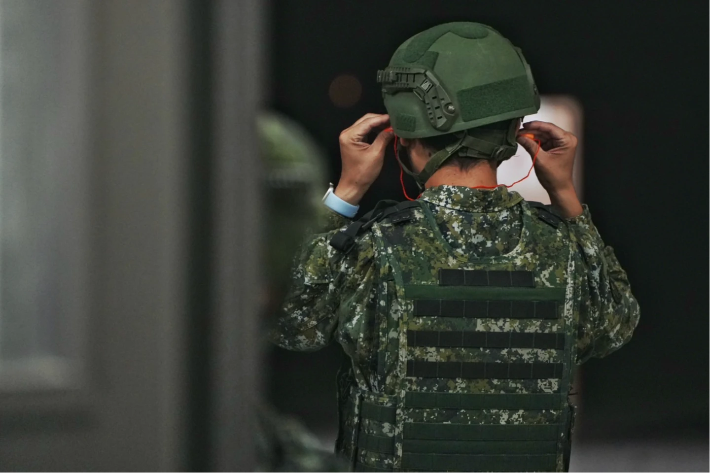 行政院未編列軍人待遇調整預算並提出釋憲,引發議論。林林攝