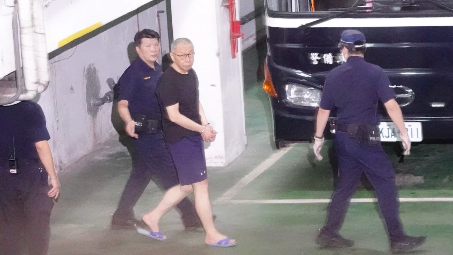柯文哲今出庭後於晚間7時許還押看守所。丁牧群攝