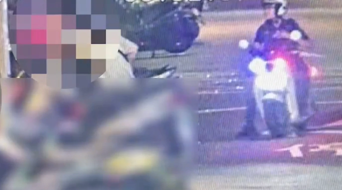 警方到場勸導,男女假裝配合。翻攝畫面
