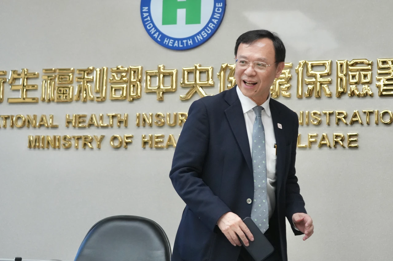 準衞福部長石崇良根據客觀數據表示「明年漲保費的機會很低」 。林林攝