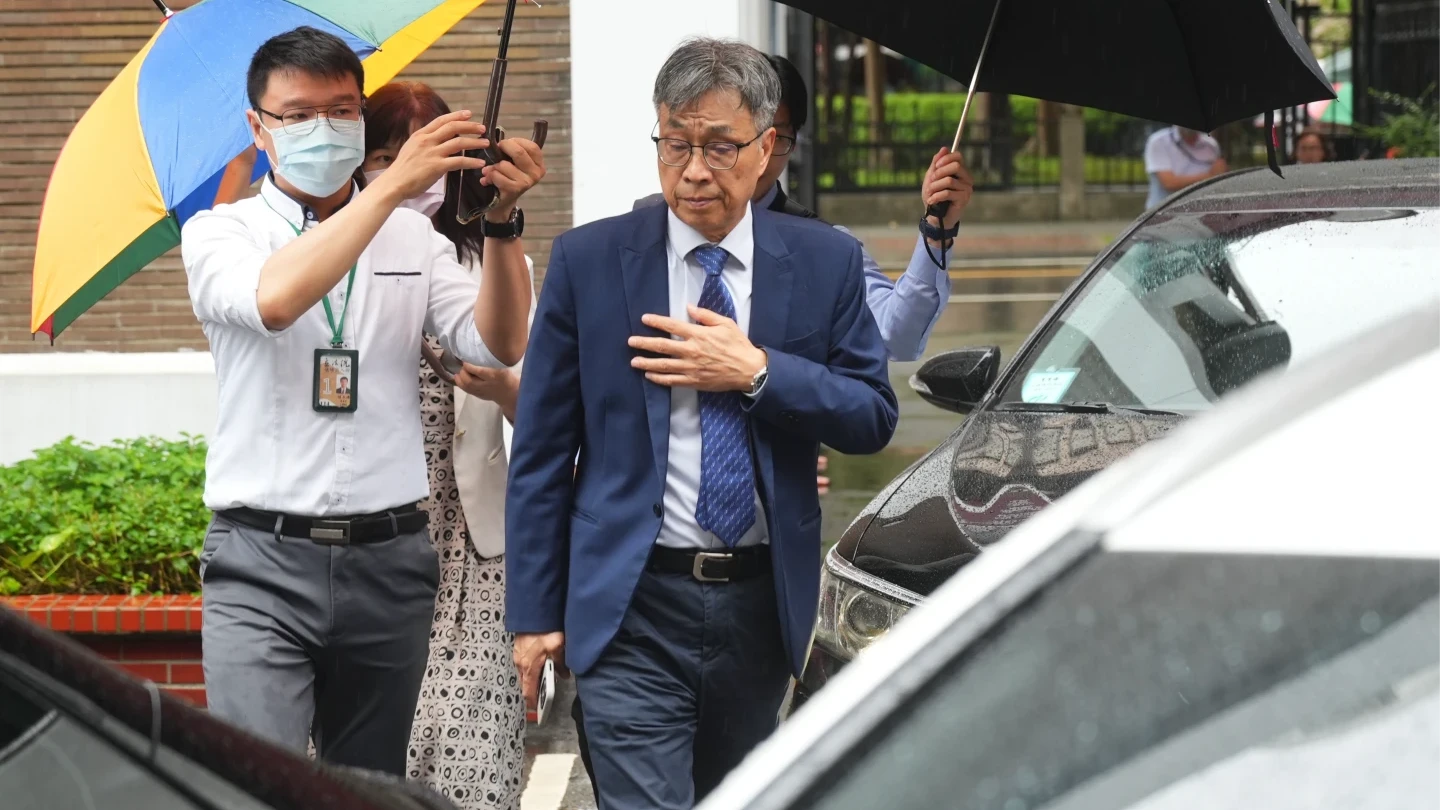農業部長陳駿季在超思案中「安全下莊」。資料照片。李柏毅攝