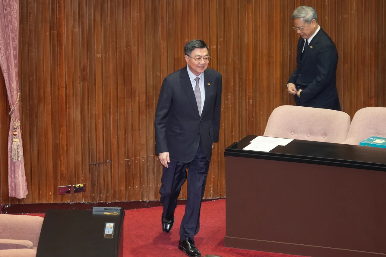 卓榮泰致意。李柏毅攝