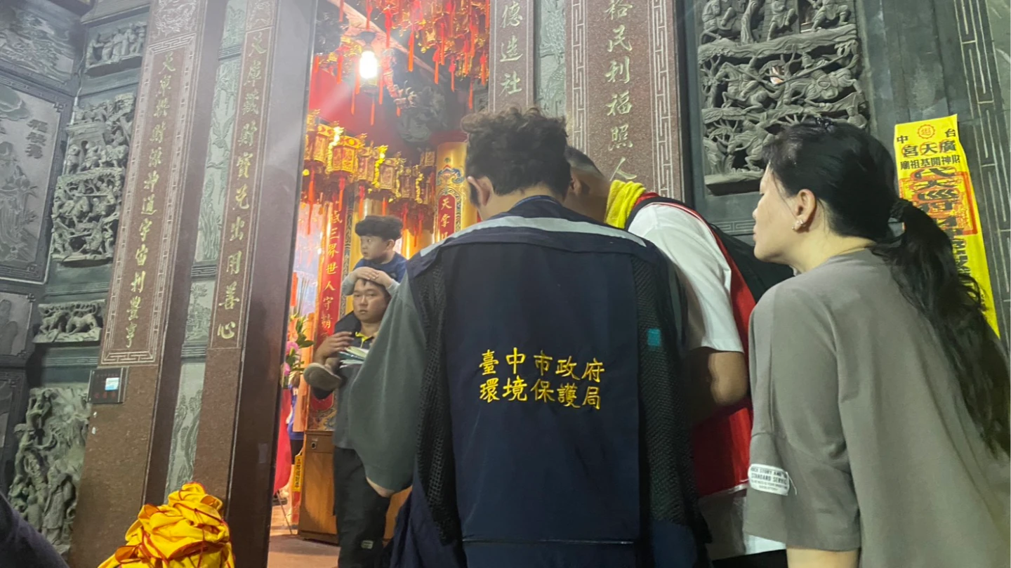 中元普渡將至,環保局呼籲民眾,採取紙錢集中燒、注意噪音時段,避免荷包失血。中市府提供