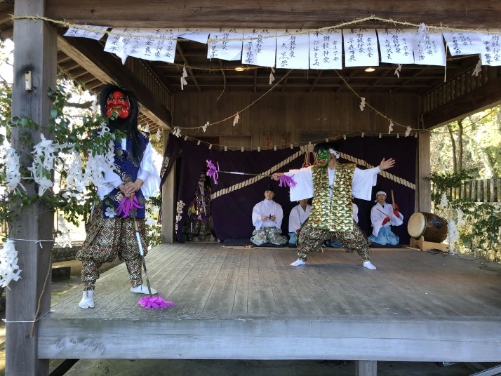 神社內舉行「竈門神樂」儀式。取自八幡竈門神社官網、IG