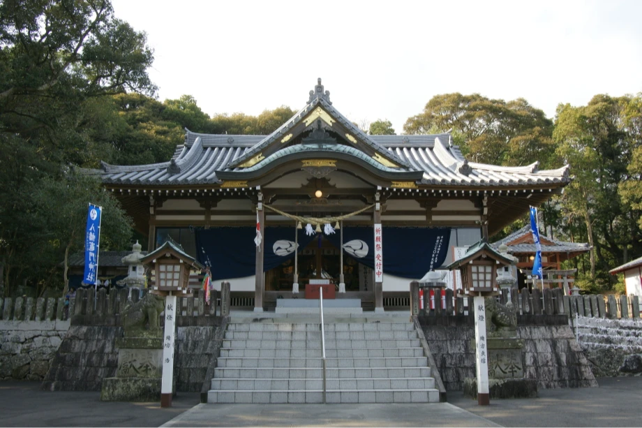 「八幡竈門神社」,因其名稱與《鬼滅》男主角「竈門炭治郎」的姓氏相同。取自八幡竈門神社官網、IG
