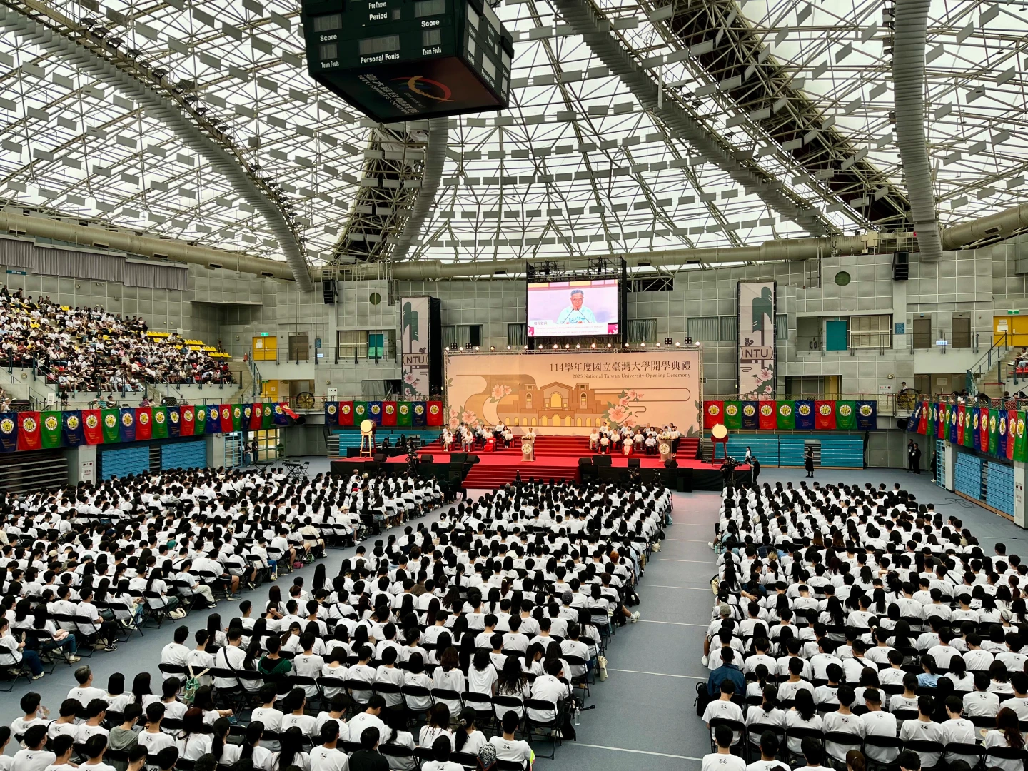 陳文章在致詞時表示,台大已培育出3位校學士,學校現有280個領域專長模組,讓學生依照興趣做跨域學習。台大提供