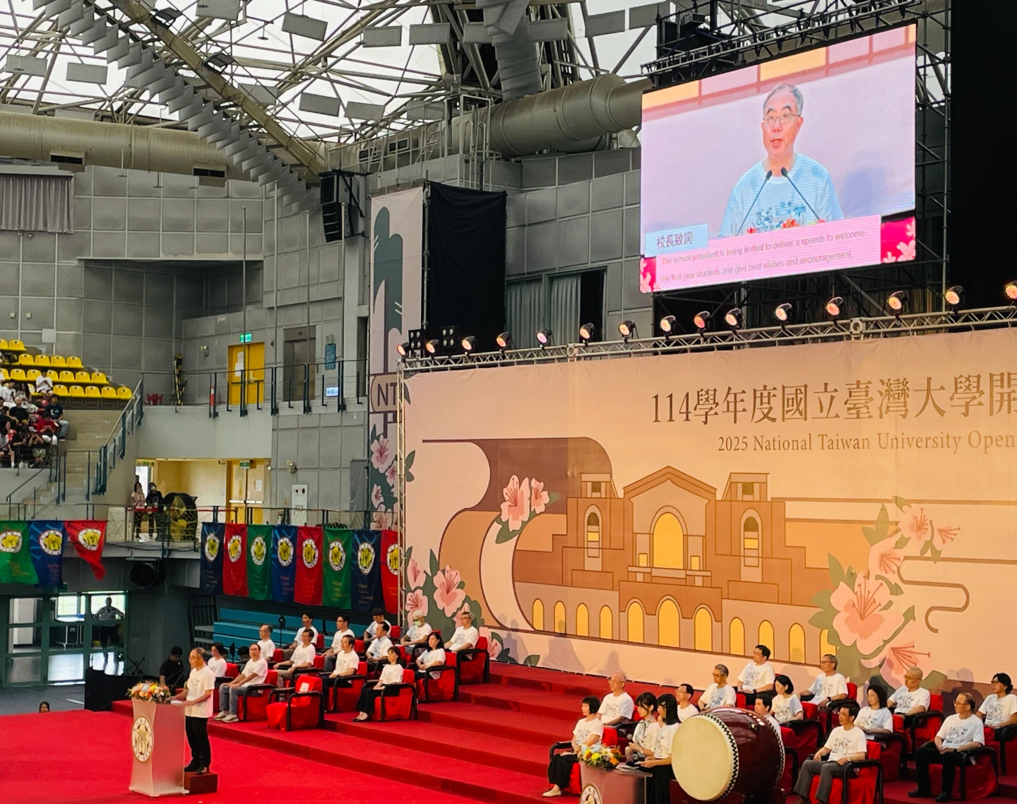 台灣大學今(31日)舉行開學典禮,該校今年度新生計有學士班4515人,碩博士班新生6158人。賴昀岫攝