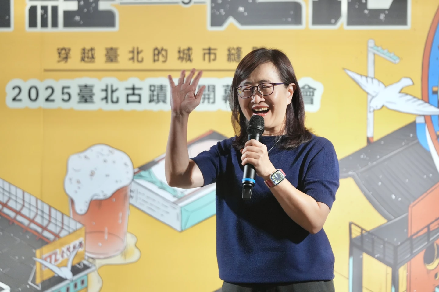 林奕華介紹今年古蹟日主題「行經之地」。林林攝