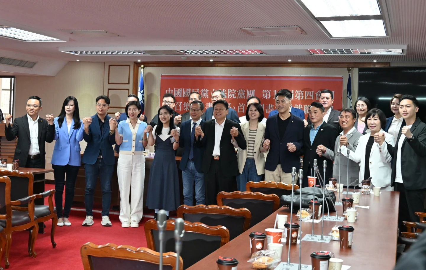 國民黨團舉行「中國國民黨立法院黨團第11屆第4會期黨團幹部就職典禮」。國民黨團提供
