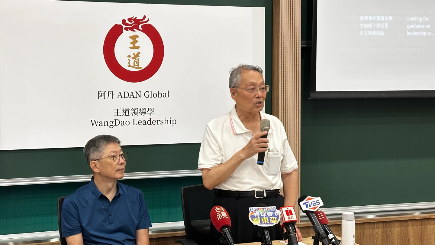 施振榮今發表《領導人的覺醒時刻:Stan哥與AI對話》電子書,分享AI人生。李宜儒攝