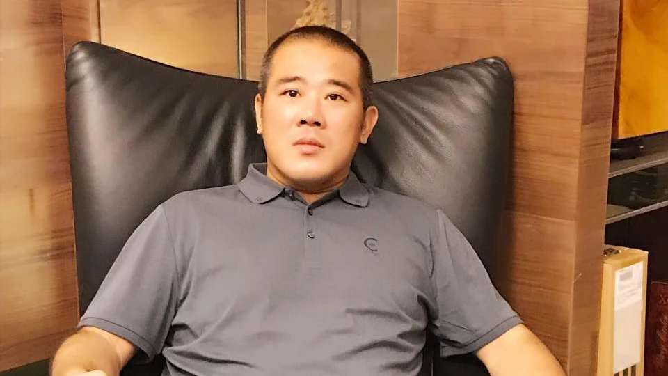 雨刷蔡政宜涉助博弈業者洗錢200億,出境前遭拘提。取自FB@蔡政宜