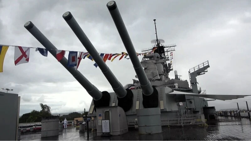 美國海軍密蘇里號戰艦(USS Missouri)見證第二次世界大戰日本投降歷史,艦上甲板保留當年日本簽署投降書的原狀。中央社