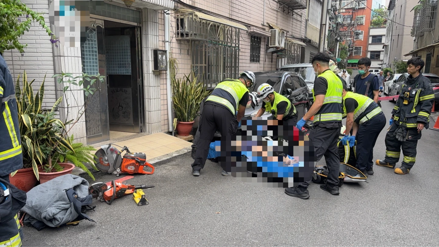 女工右臂遭絞肉機捲入,昏迷傷重不治。翻攝畫面
