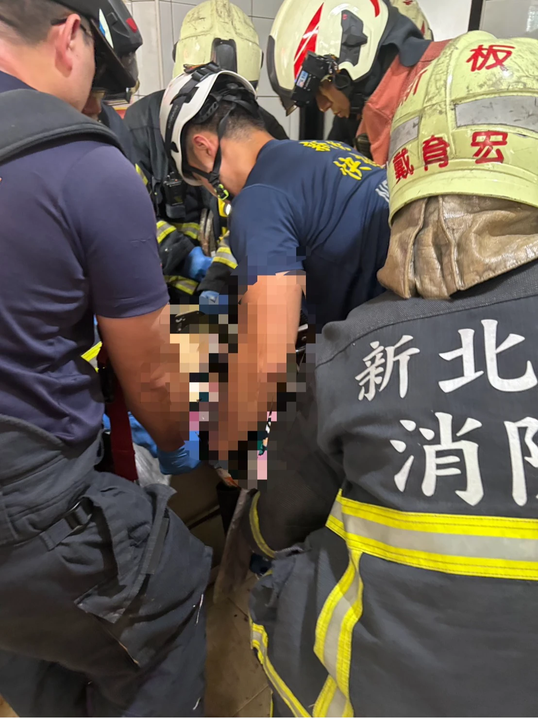 消防員到場救援。翻攝畫面