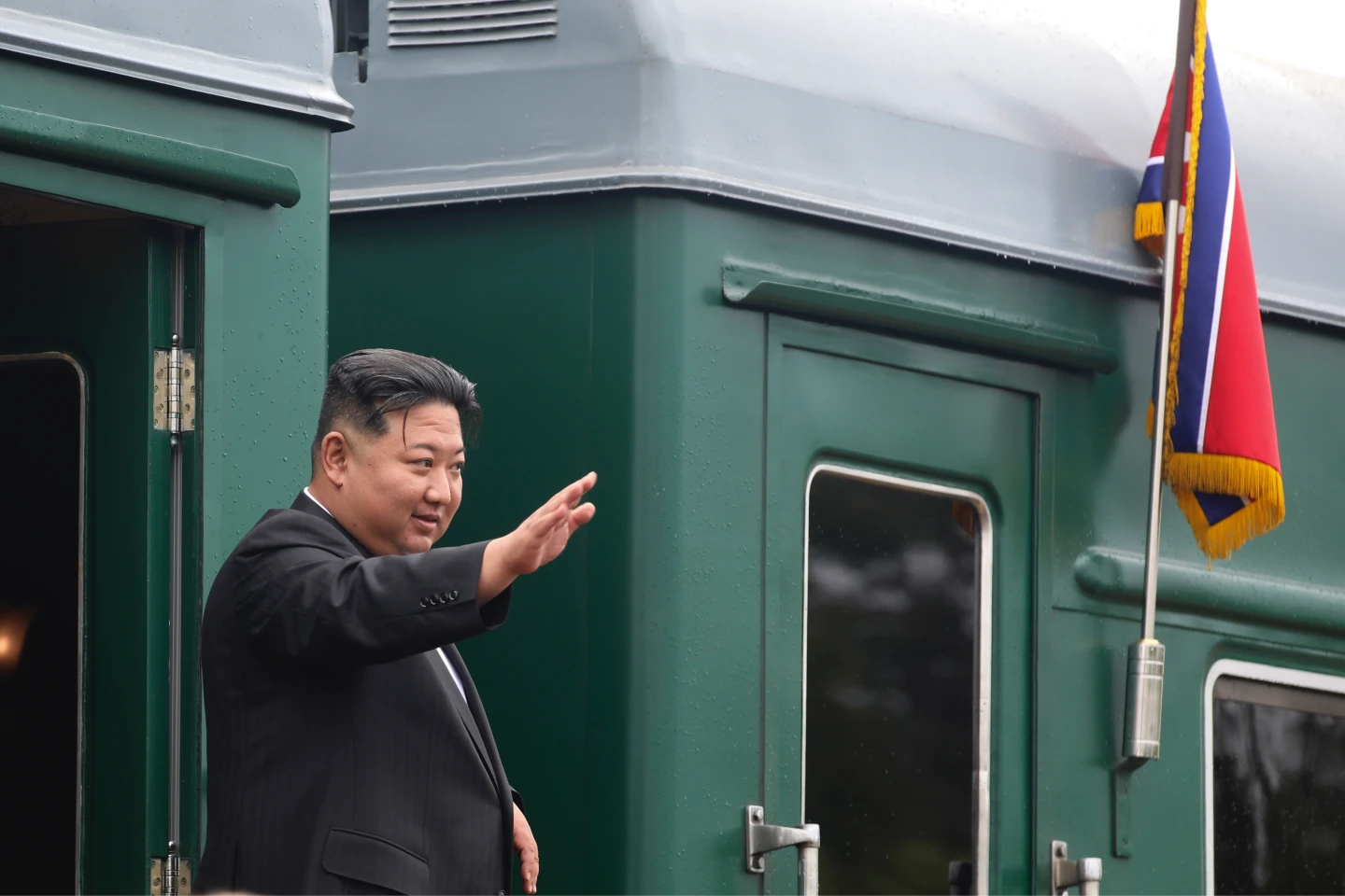 金正恩出訪搭乘的交通工具綠色專列火車。圖為他2023年9月17日訪問俄羅斯。美聯社