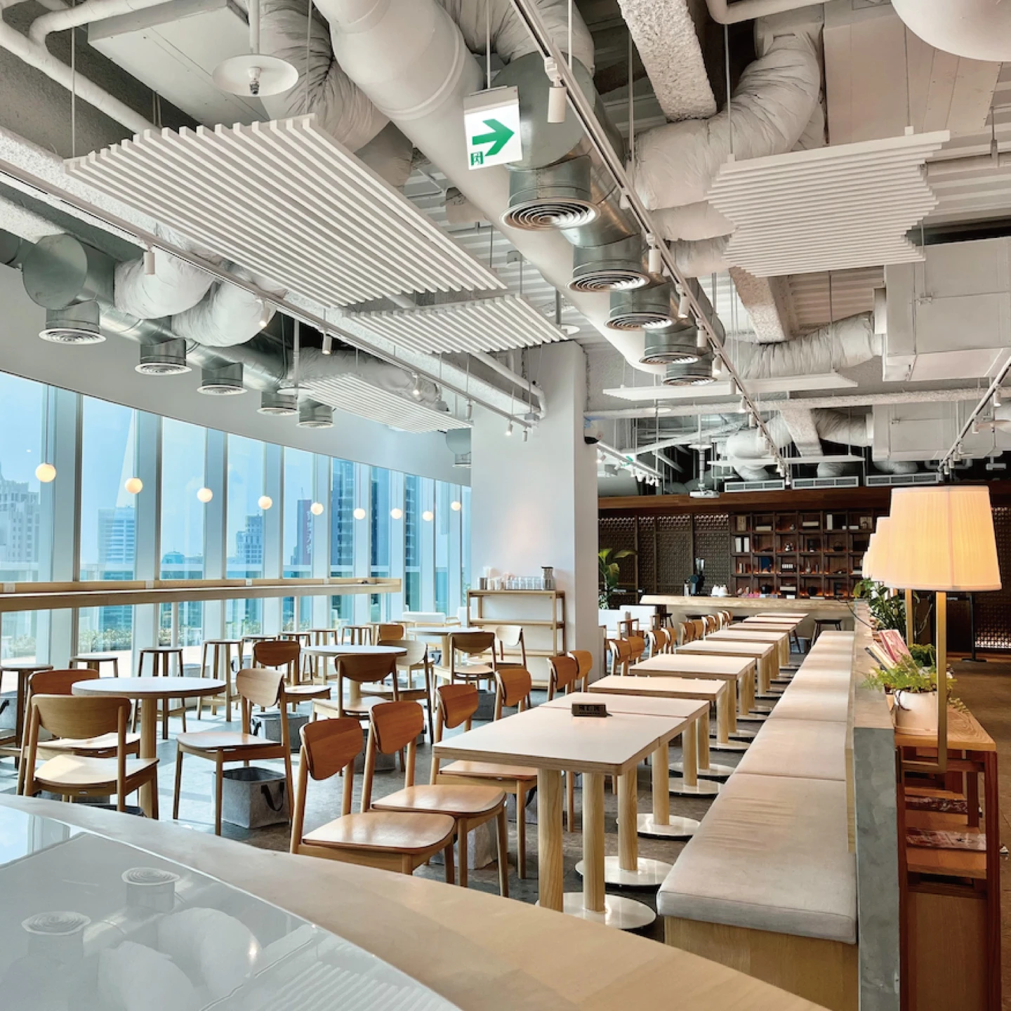 REC COFFEE旗艦店則是位於26樓,可俯瞰台中美景。取自FB @ REC COFFEE Taiwan