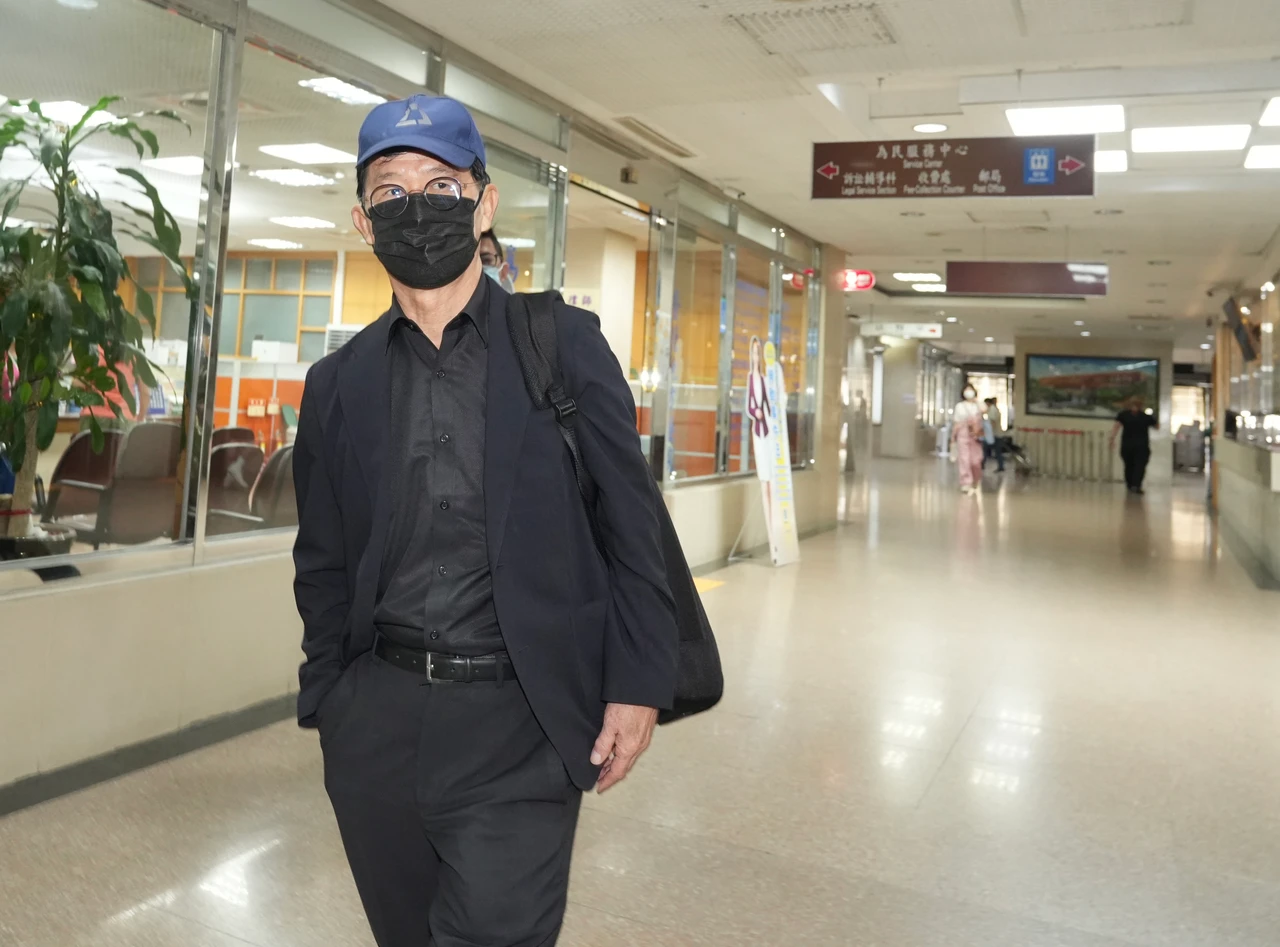 彭振聲今出庭。梁建裕攝