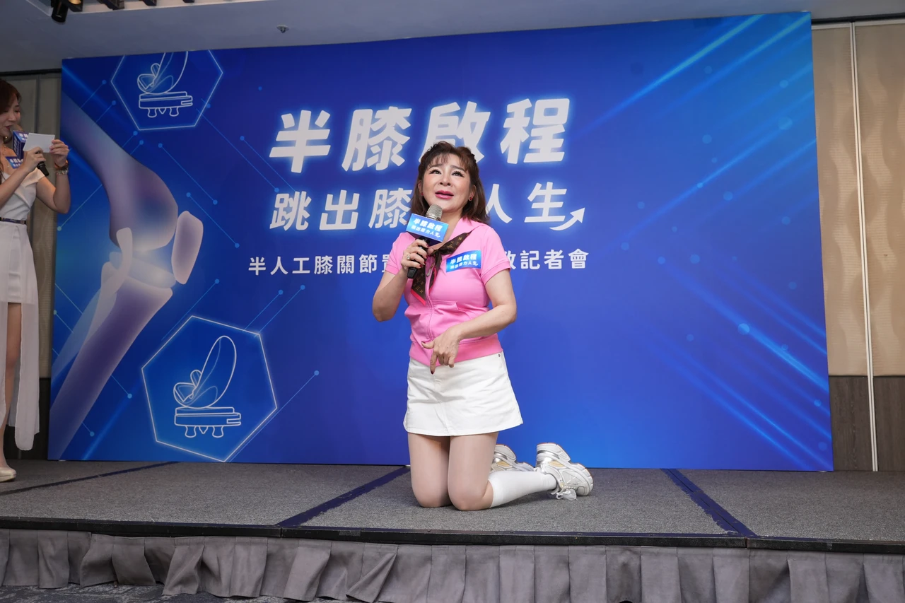 「保庇天后」王彩樺分享,自己常需要透過綜藝摔製造效果,因此有「跪妃」的封號。葉志明攝