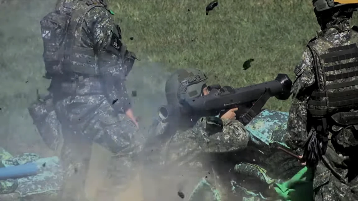 中國大陸今舉行九三大閱兵,陸軍昨搶先釋出形象影片秀肌肉。陸軍司令部提供