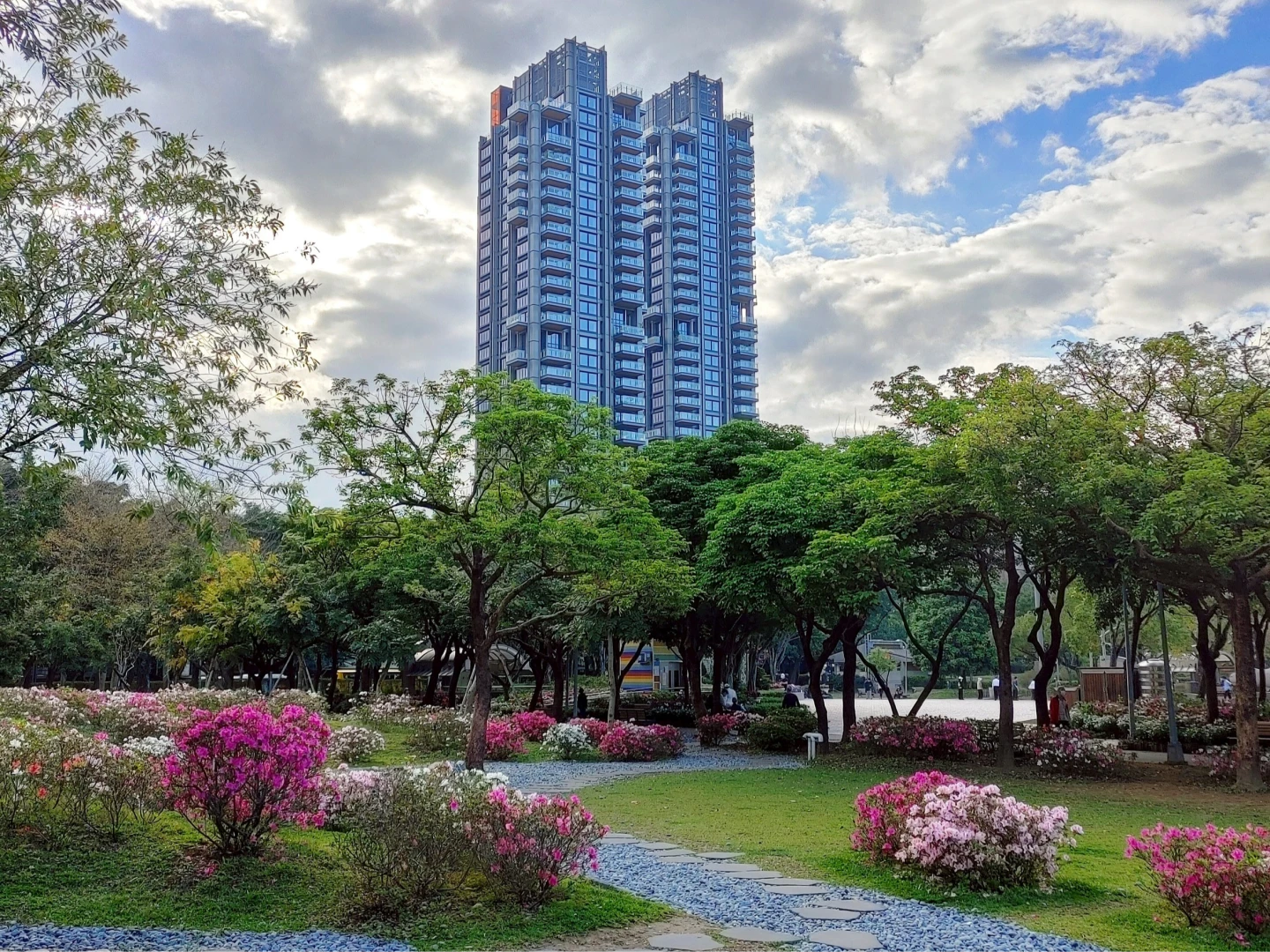 「One Park Taipei元利信義聯勤」。台灣房屋提供