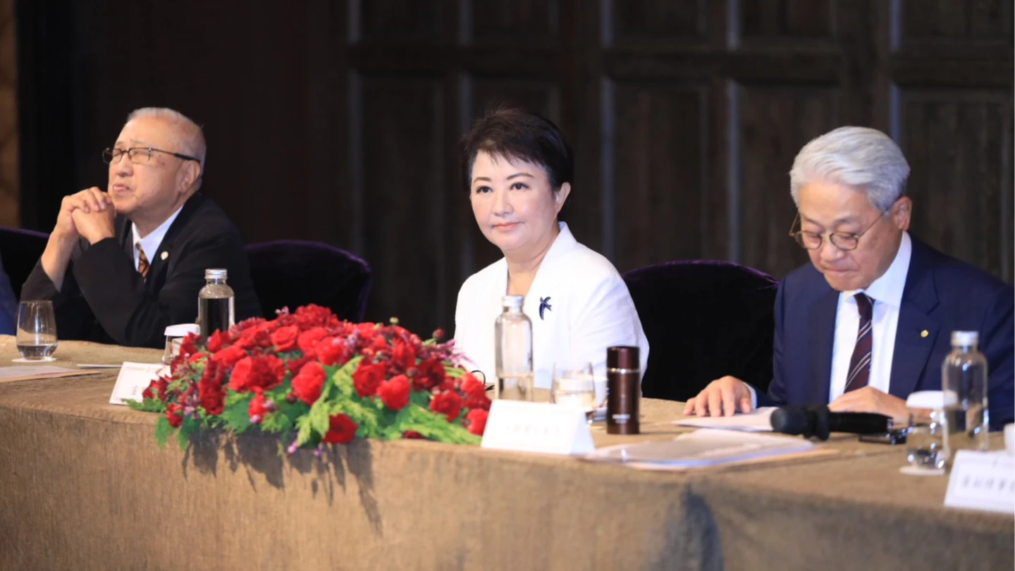盧秀燕呼應工商協進會理事長吳東亮的觀點,建議中央改善朝野關係、務實調整能源政策。中市府提供