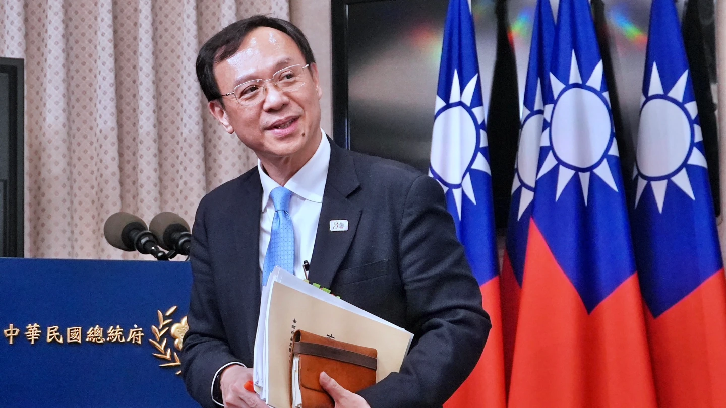 衛福部長石崇良指出,美國對等關稅目前尚未定案,「意思是並沒有像之前傳言的,要提高到200%或250%」。林林攝